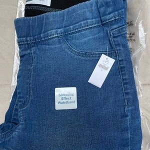 NWT Old Navy Jeggings/Super Skinny Jeans Size 10